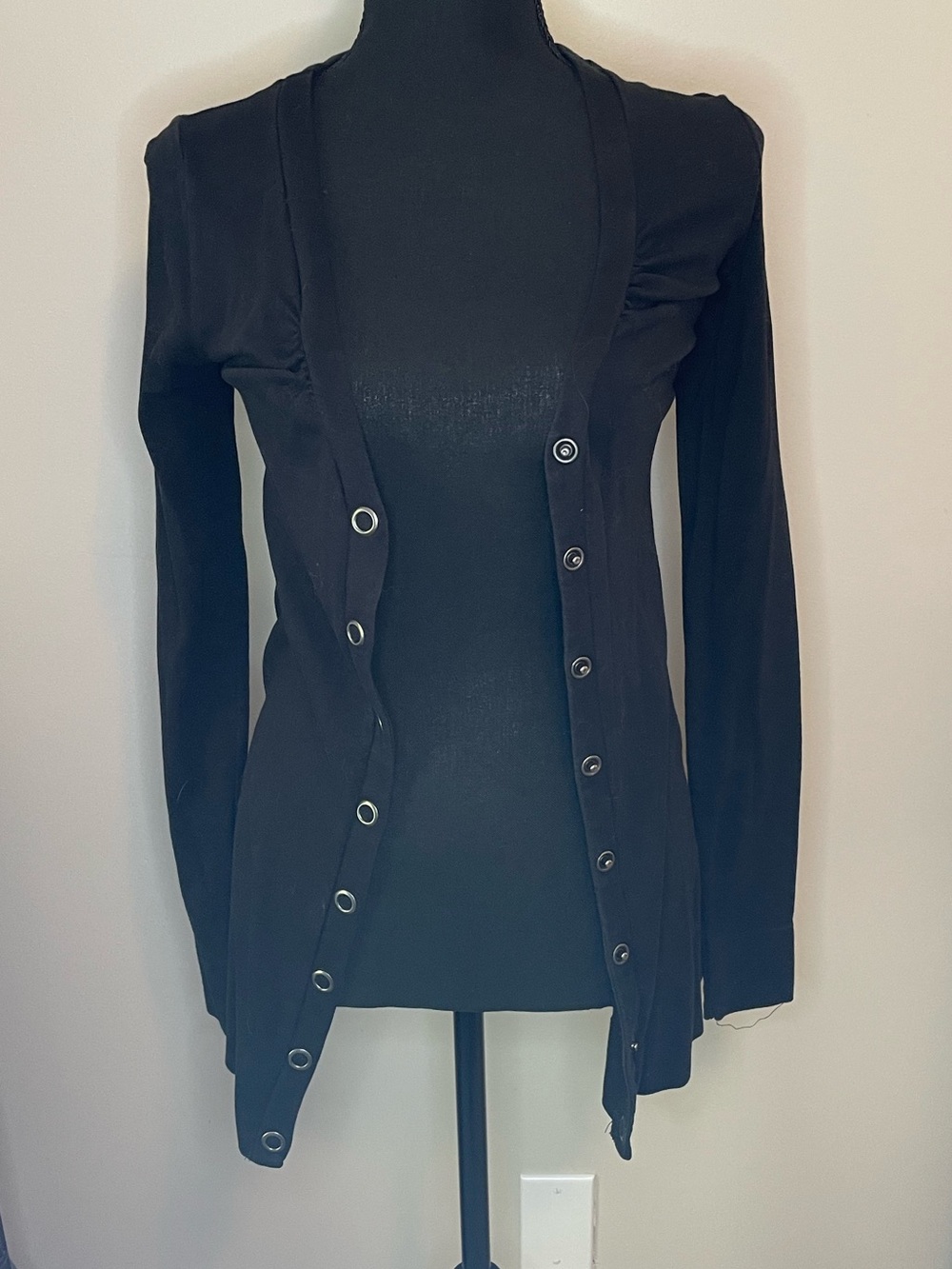 Liz Lange Maternity Black Long Sleeve Snap-Front Top